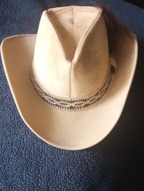 Suede Resistol Vintage Western Cowboy Hat in Light Tan & Brown Feather Sz 7 1/4